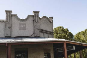 The Commercial Quarters - Room 5-has air conditioning, free WIFI, TV and fridge